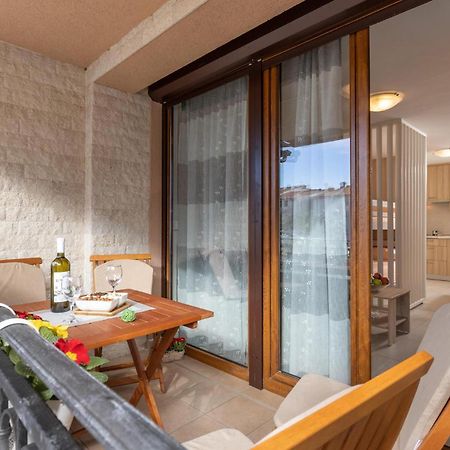 Cozy Apartment In Crikvenica With Kitchen Esterno foto