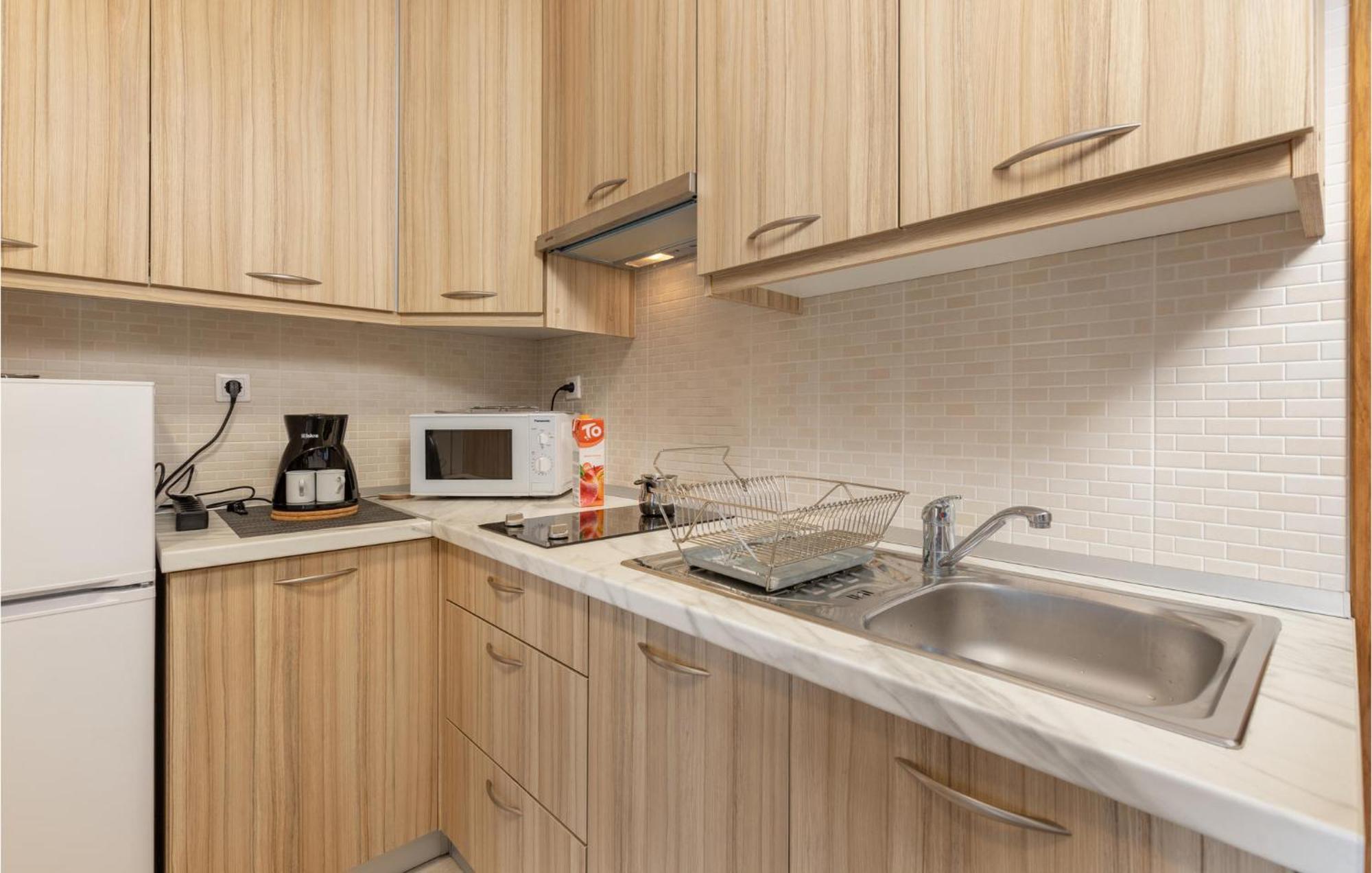 Cozy Apartment In Crikvenica With Kitchen Esterno foto