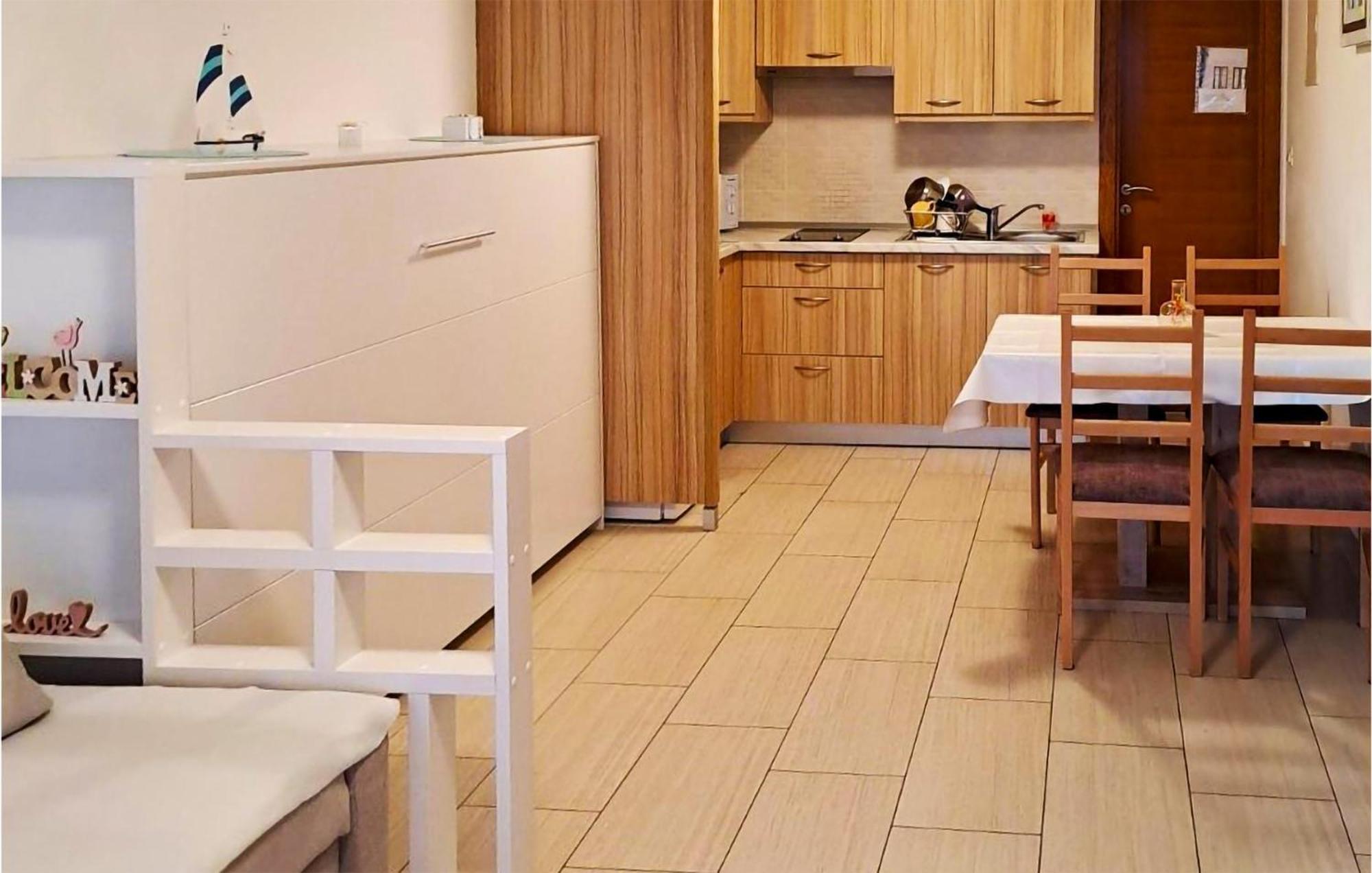 Cozy Apartment In Crikvenica With Kitchen Esterno foto