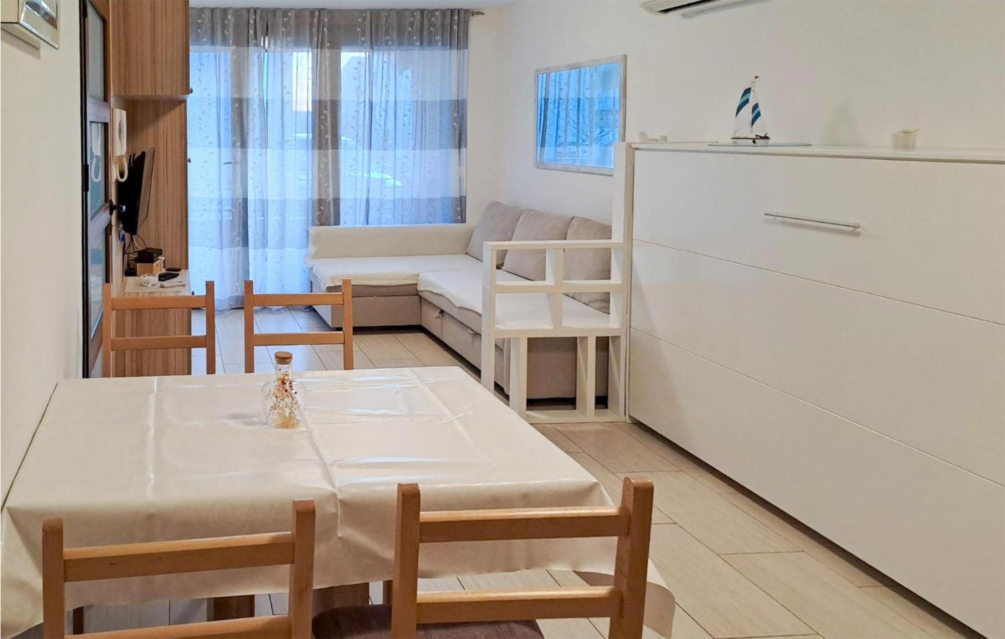 Cozy Apartment In Crikvenica With Kitchen Esterno foto